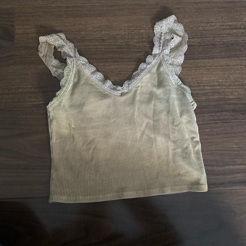 Cute lace lined cropped tank